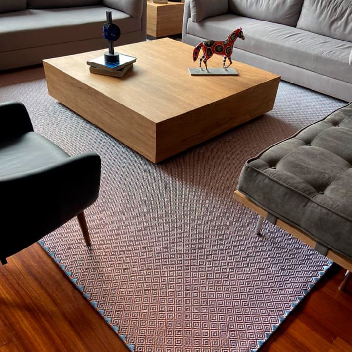 Tapetes de seda y metal