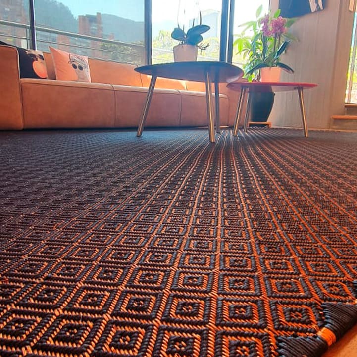 Tapetes de seda y metal