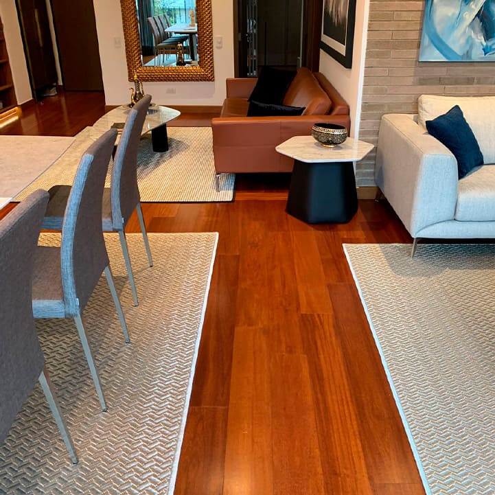 Tapetes de seda y metal