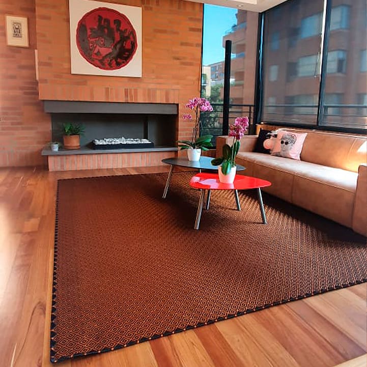 Tapetes de seda y metal