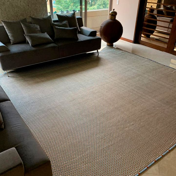 Tapetes de seda y metal